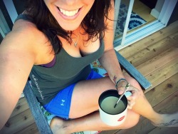 spicyrunnergirl:  Happy Wednesday Tumblrs! It’s another beautiful day here in the Pacific Northwest. I could get used to this lazy morning thing… *smiles*  I hope y'all have the best day! 💋