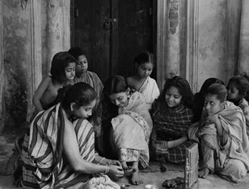 satyajitrays: Before the wedding in Pather Panchali (1955) and Apu’s World (1959)