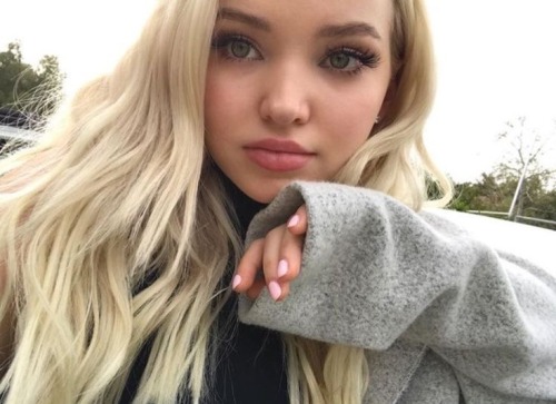 Ohh Too Look Like Dove Cameron In Her 2010s Blond Era