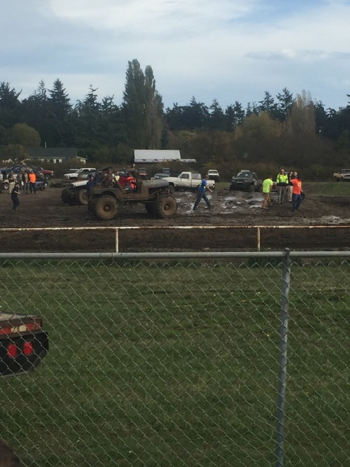 Mud bogs today, these were going through what the announcer called the booty hole 😂😂 none of them made it