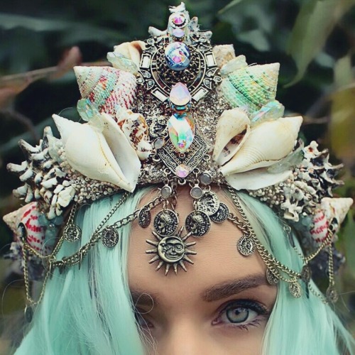 megarah-moon: “Mermaid Crowns” by Chelseas Flowercrowns Chelsea started as a florist in Melbourne, Australia when she was a teenager and has always been passionate about nature and floristry. She then began to create flowercrowns to cover her scar