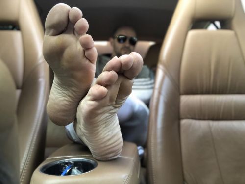 #guyfeet #gayfeetlove #gayfeet #gayfeetmaster #gaytrampling #gayfootmassage #gayfootmasters #smellyb