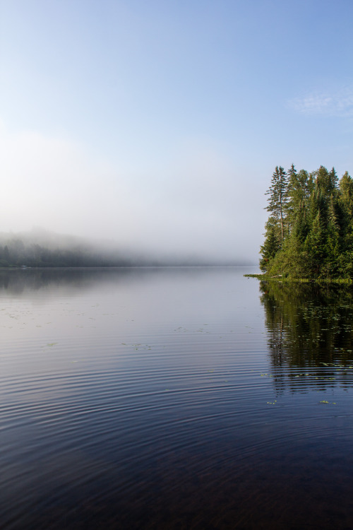 Lac Chaud - Macaza, Québechttp://julienlauzon.tumblr.com