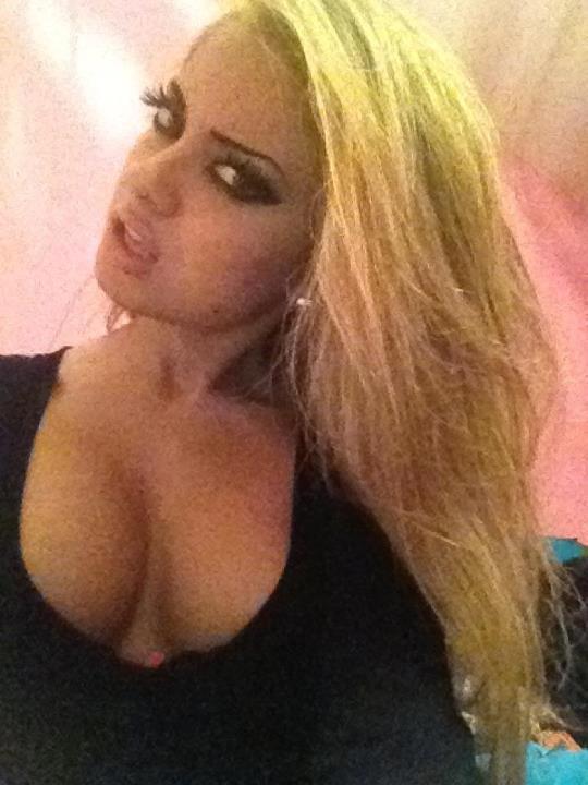 amateur-implant-pics:  @prissaydin