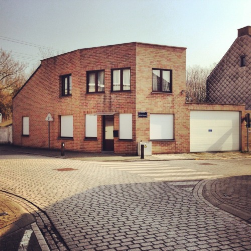 Download UGLY BELGIAN HOUSES | Your house looks like an unfolded cardboard box....