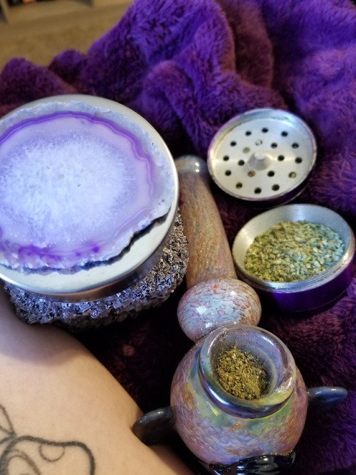 dabakin-cloudblower:  Crystallized Agate Stash Jar💜