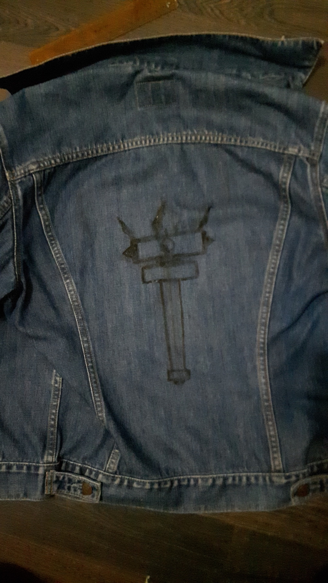 blindlynx: making of my horrible jacket It’s pretty neat denim jacket I bought