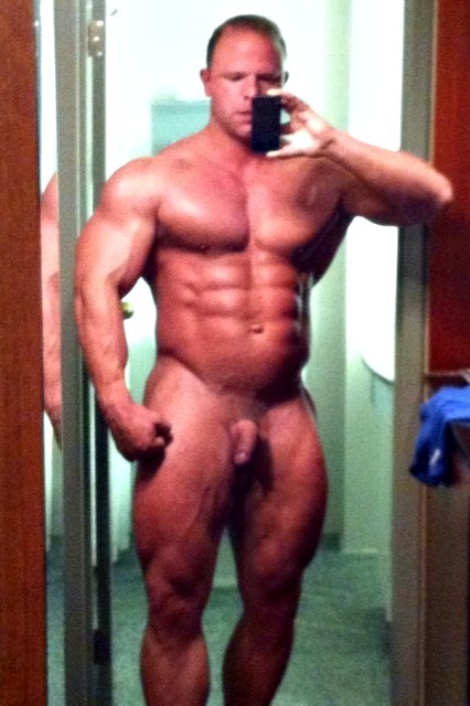 everredytop:  Big beefy muscle little cock 