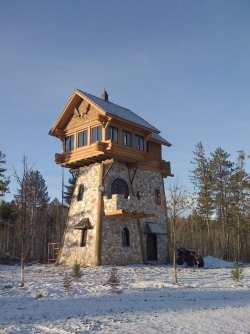 kyleecarrigan:  wctruitt:  Very cool cabin idea.  @mossyoakmaster  Holy shit that&rsquo;s awesome! 😍