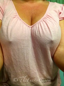 thefunkybuxom:  Got comfy for bed.. So I was a little chilly.. I could cut glass!