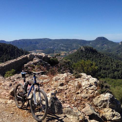 carlosmaroma: Otro día haciendo la cabra! #mtb #mtblife #ciclismo #cycling #mallorca #majorca #puigp