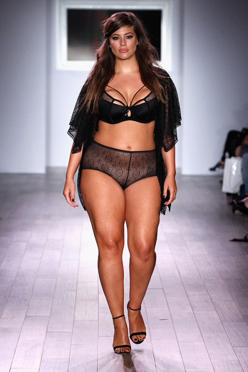 planetofthickbeautifulwomen2:   Ashley Graham steals the show at New York Fashion Week 2015 She’s the Plus Size Model of the Year so far being the first Plus Size Model to land on the cover of Sports Illustrated.  