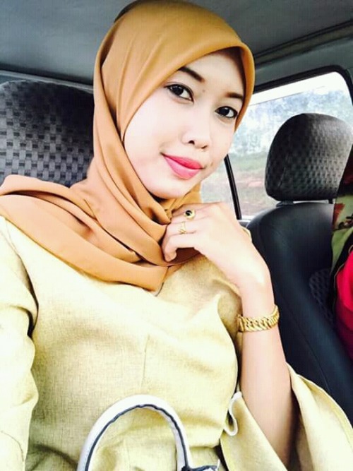 tudungmantapp: nakpepeknana: nakpepeknana: Nurul nadia tetek besar