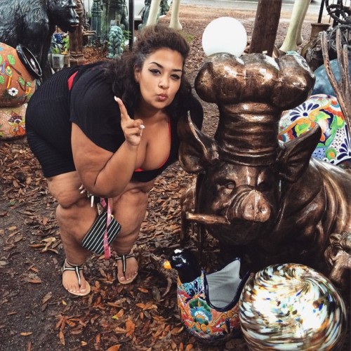 xoxoxomona69:  Say hello to thy smokin pig 🐷💨