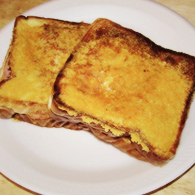 littlephotosets:  grilled cheese  Good lord