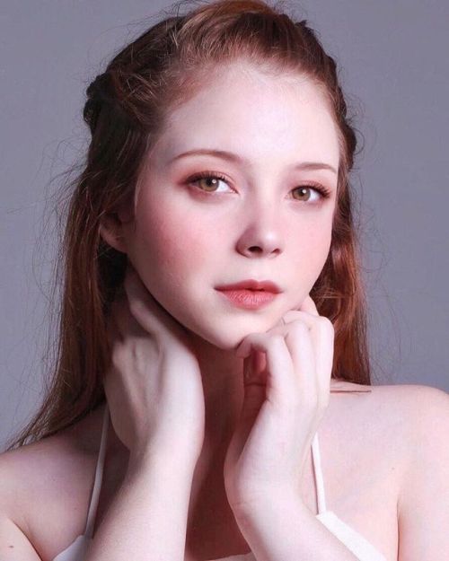 heavenlyredheads:  Diovana Konigsreuter