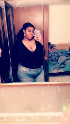 nostalgicxsoul:  thick mami ❤️