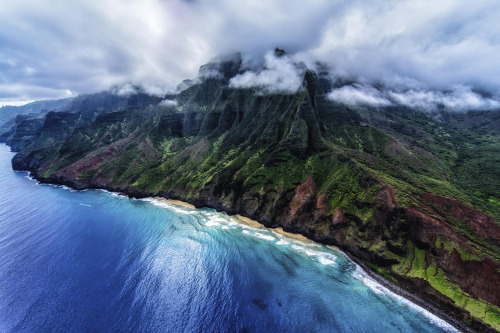 wave-dancer:earth-land:Na Pali Coast, Kauai - HawaiiKauai’s famous coastline is truly majestic, feat