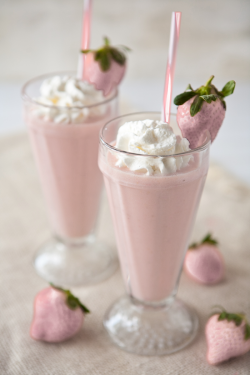 totallytransparent:  Semi Transparent Milkshake