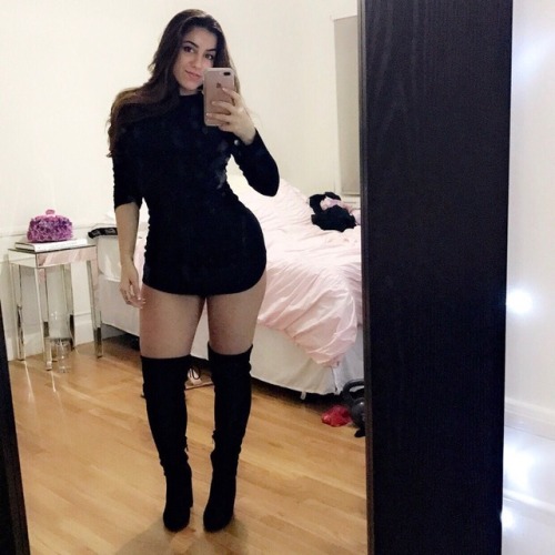 pussyconnoisseur6996:  Lovely & Thick Yung Butt Plug 😛