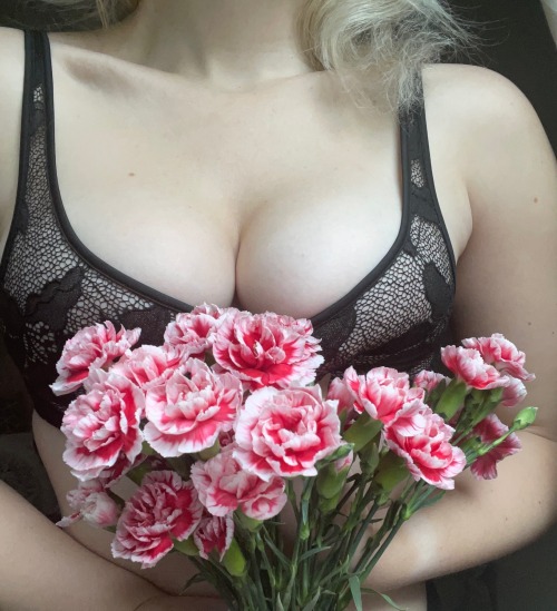 hzyhedonist:umm so I got you some flowers… porn pictures