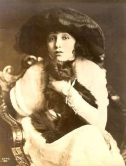  Bebe Daniels 