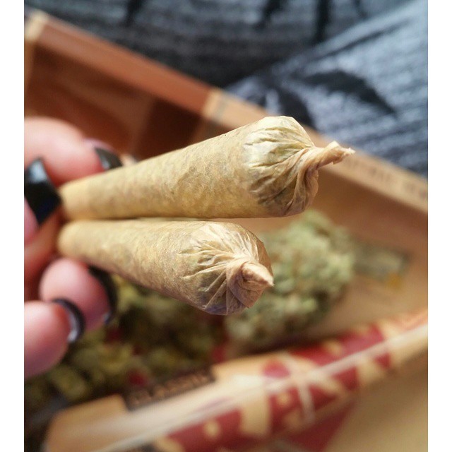 weedporndaily:  Good Morning. ❤💨 #RawLife247 by dankkqueen http://ift.tt/1naBBAV