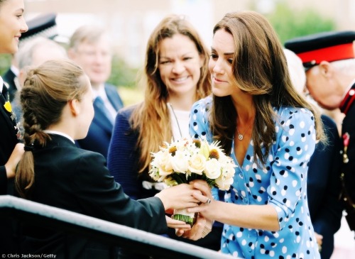 teamlifeshiftroyals:September 16, Duchess of Cambridge in Stewards School.