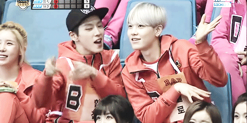  himlo's way of cheering for daehyun;   