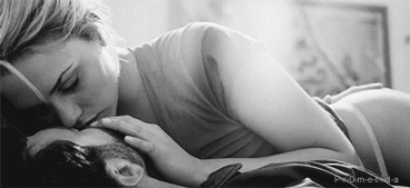 crazy-erotic-smurfette:  “Ma non l’uccise con le armi, gli diede una morte peggiore, lo bació cosí dolcemente che gli spezzò il cuore!”  A. Storni 