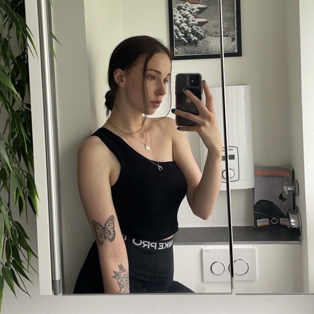 mondkaelte: guess I would look hotter if I had more tattoos 🤡