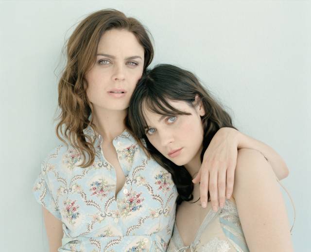 Emily Deschanel and Zooey Deschanel