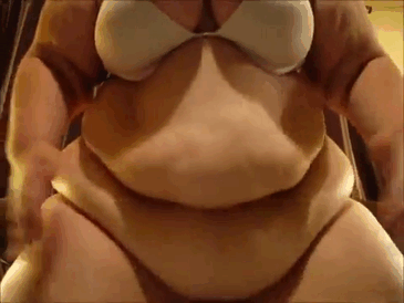 jorgelovebbw:  cl6672:  stuffffuts:  Belly: Star Struck  Love to watch an ample girl