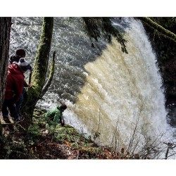 patrickheindelphotography:  peering over the edge… (at beaver creek falls, oregon) 