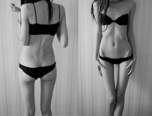 i-heart-tiny-girls: Posted via i-heart-tiny-girls.tumblr.com Knees together, feet apart, bend