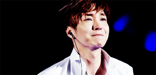 And then i was like : Oppa don’t cry *give tissues*