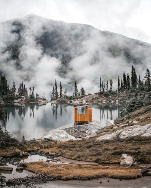 Safe to say we could all use some time in an alpine sauna this time of year. Epic shot by @justis @w