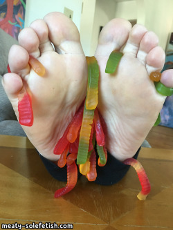 footfreak977:  nikkis stinky thick soles rubbing gummy worms between her feet