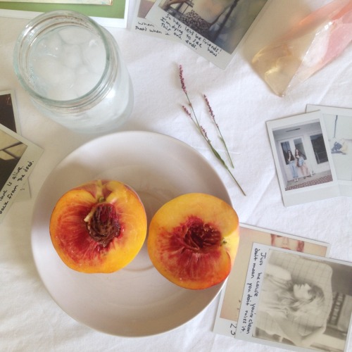 urnotkyungsoo:when your chipped nails match the prettiest peach you’ve ever seen