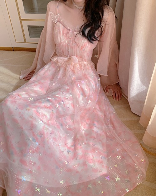 ari-kanon: Pink Butterfly Glitter Suspender Dress  Such sweet beauty and refined femininity lifts a 