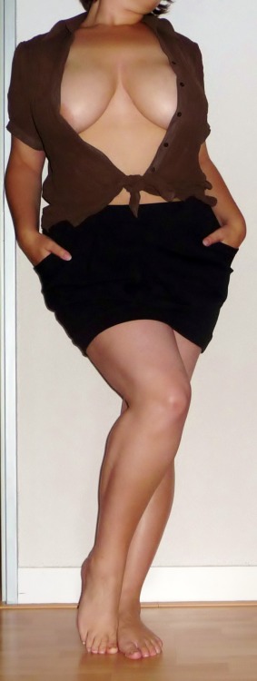 laughifyourenotwearingpanties:  mesjogge:My curves  Lovely curves and an exciting peek under the skirt, thanks for sharing @mesjogge