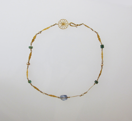 gemma-antiqua:Ancient Roman gold, pearl, and beryl necklace, dating to the 1st to 2nd centuries CE. 