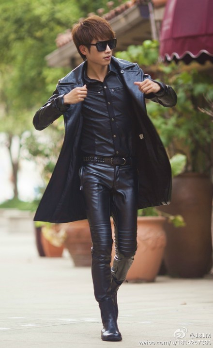 ledouble: Tight leather  I really love to wear gay tight skinny leather gears!