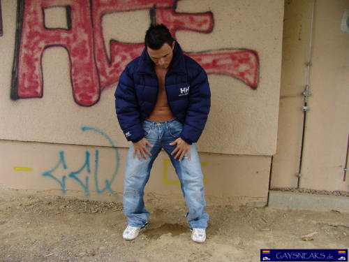 pissinghispants:  cyberstomp:  Jeans pissing adult photos