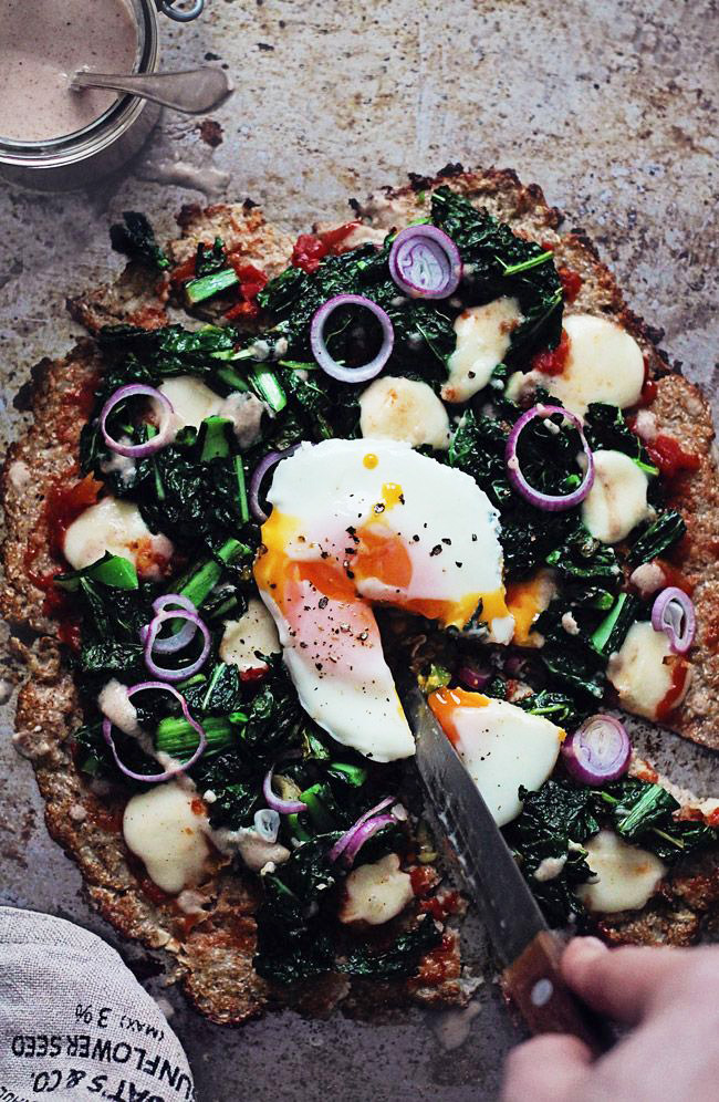 beautifulpicturesofhealthyfood:  Cauliflower Crust Pizza with Kale and Roasted Garlic