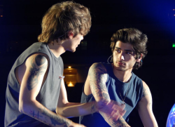  Zayn and Louis 21/09/2014 x 