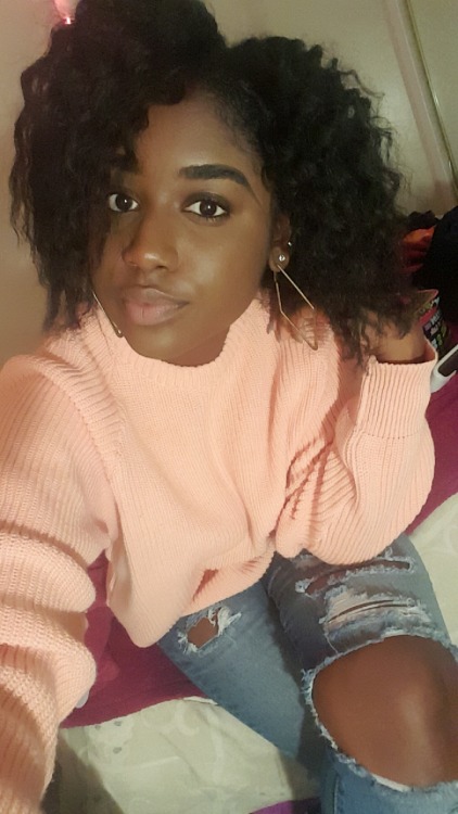 officiallyzanah:The many selfies + hairstyles of 2015.Officiallyzanah.tumblr.comZanah, 20
