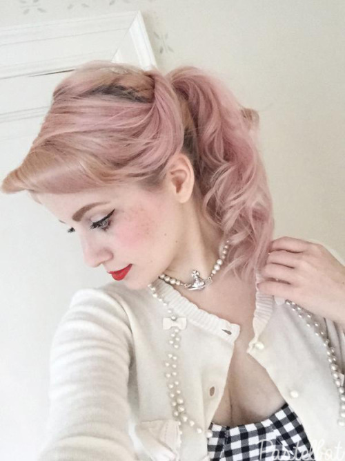 pastelbat:  Made a pretty cute updo hair thingy awhile ago! 