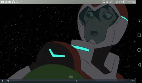 xwinter-springx:Does anyone notice this?! She grabbed him just to calm him down!