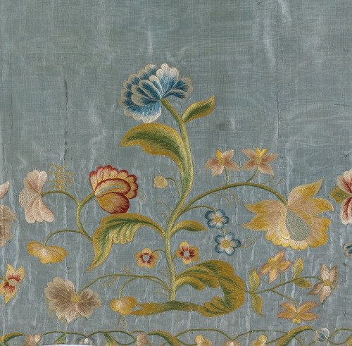 aneacostumes: Beautiful 18th century embroidery and quilting, from skirts and hem samples at Kunstin